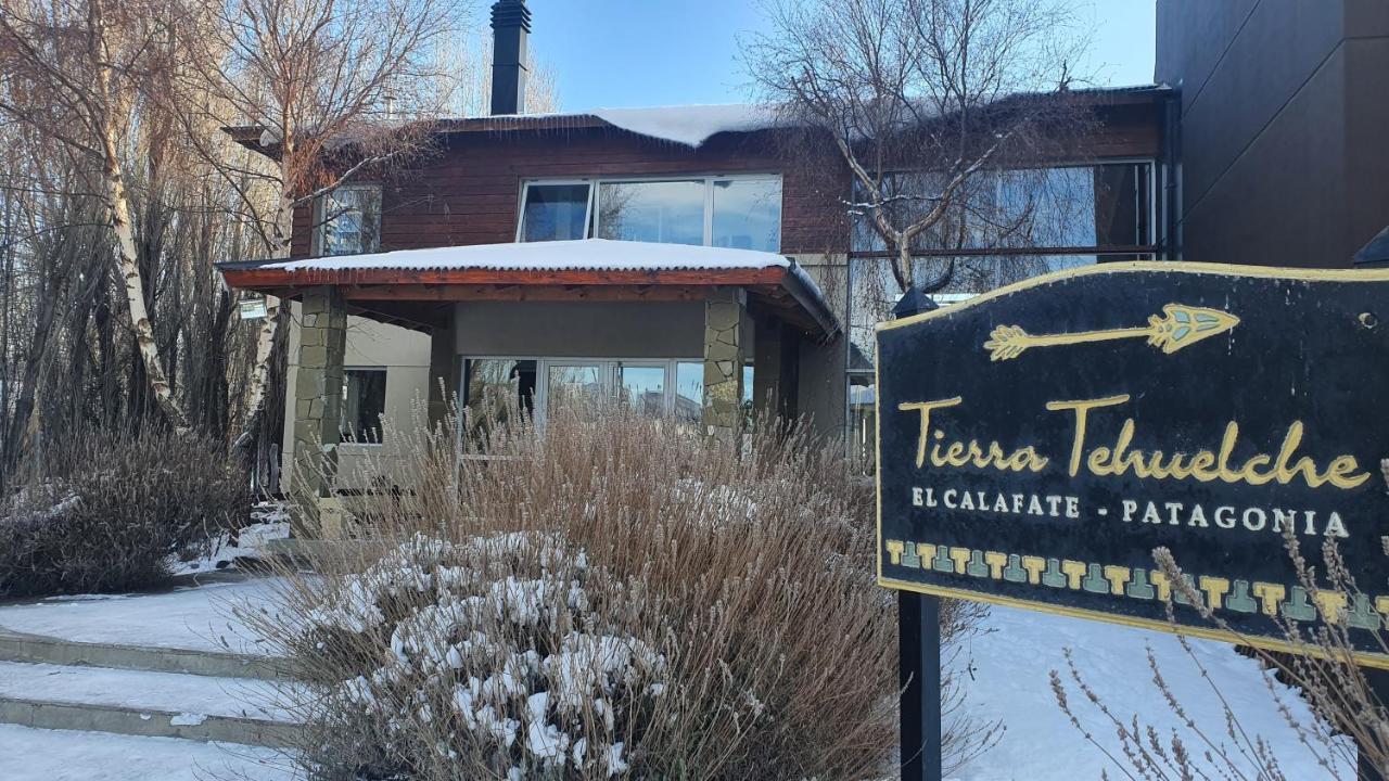Tierra Tehuelche Hosteria Y Aparts El Calafate Exterior photo