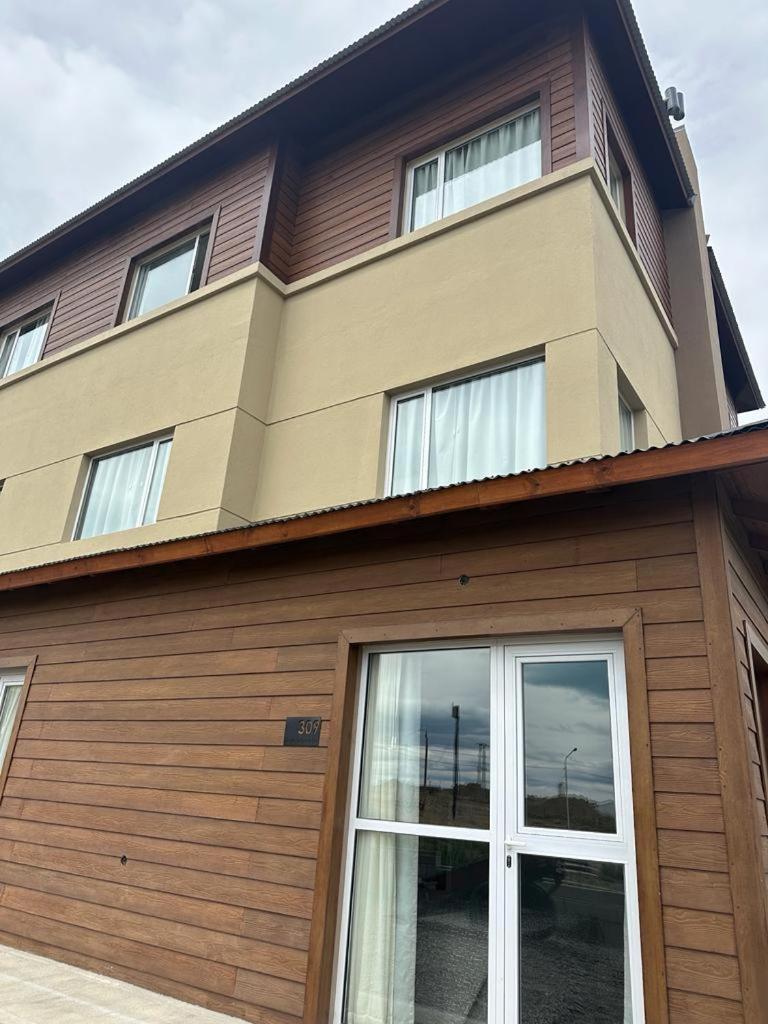 Tierra Tehuelche Hosteria Y Aparts El Calafate Exterior photo