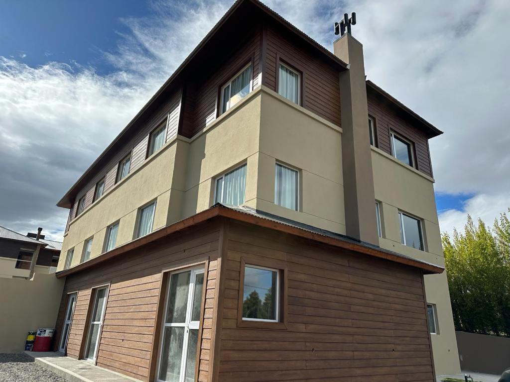 Tierra Tehuelche Hosteria Y Aparts El Calafate Exterior photo