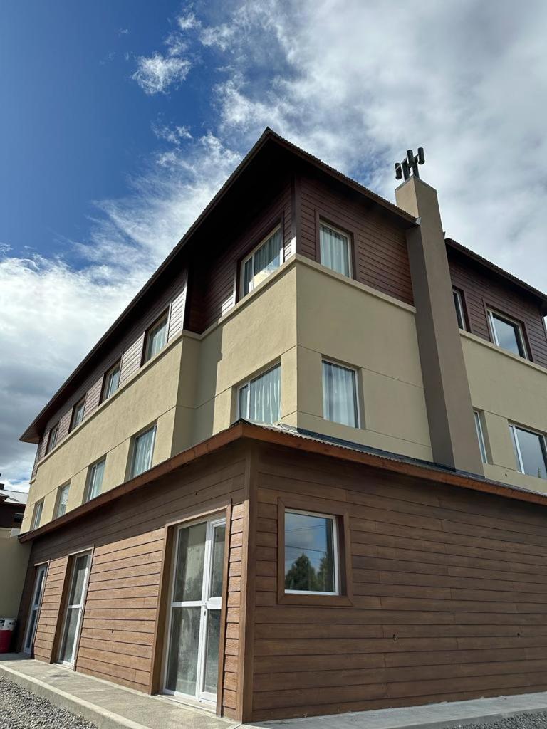 Tierra Tehuelche Hosteria Y Aparts El Calafate Exterior photo